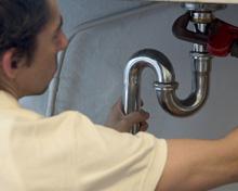 Grapevine plumbing contractor tightens a sink drain